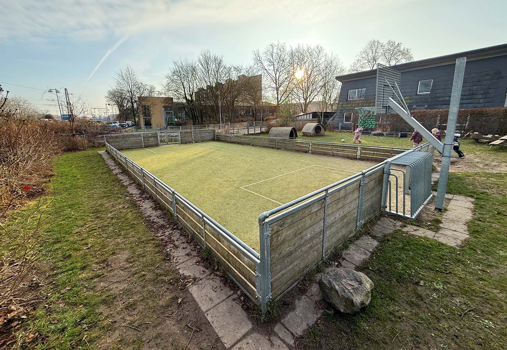 Multibane med lave bander i lærketræ