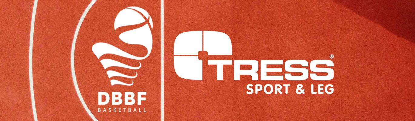 logobillede med DBBF og TRESS Sport og Leg på baggrund af rød basketballbane med hvide opstregninger
