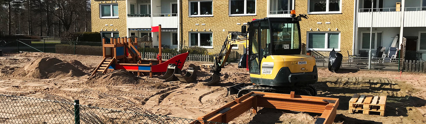 Utveckling och förvaltning av utemiljö i bostadsrättsförening med ny lekplats och gårdsmiljö under uppbyggnad.